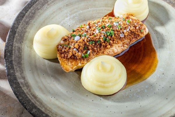 Fűszeres sült csirkemell mogyorószórással