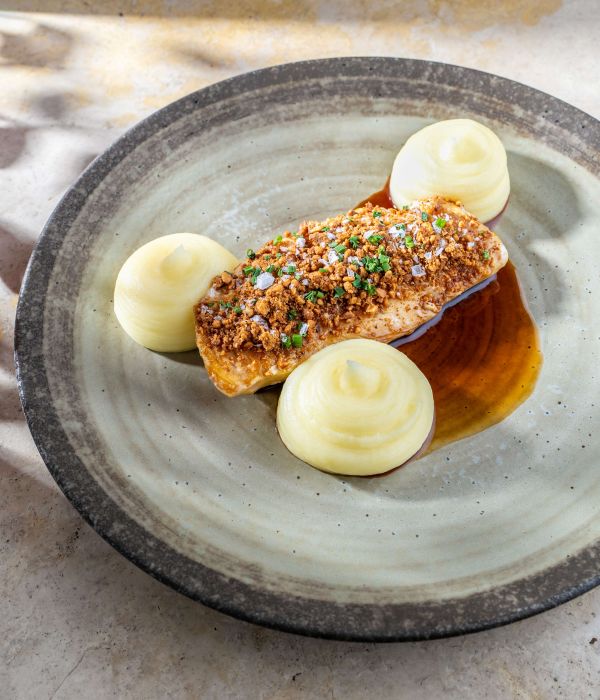 Fűszeres sült csirkemell mogyorószórással