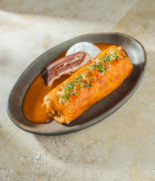 Hortobágyi Palacsinta Csepegtetett Tejföllel és Szalonnapörccel